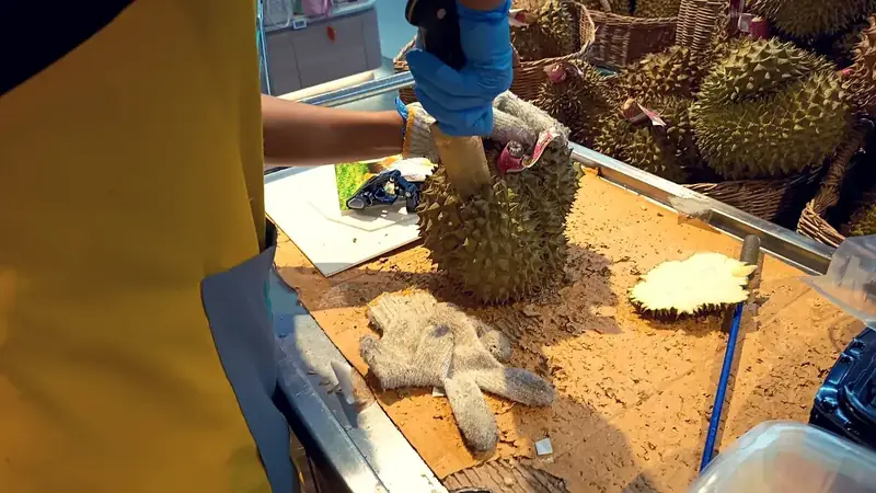 Durian: The King of Fruits — Taste, Smell, Nutrition & Ho... - Foto 3