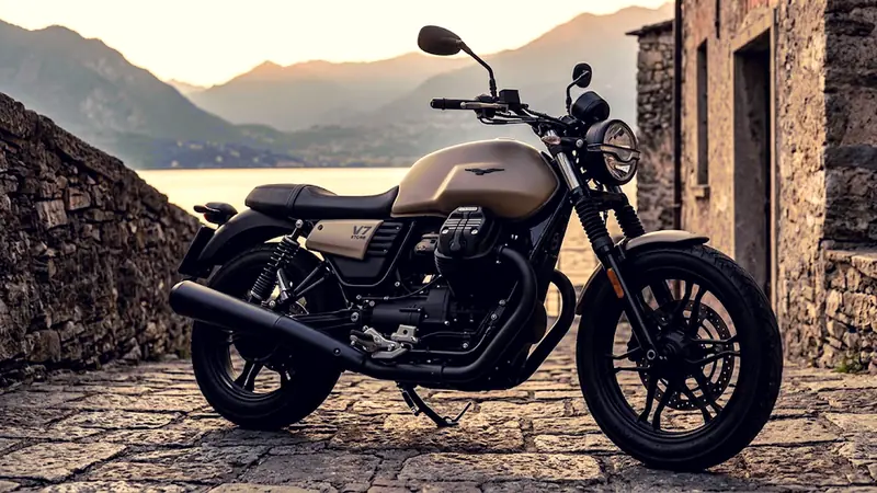 Moto Guzzi V7 2026: Stone and Sport, Two Souls of an Ital... - Foto 2